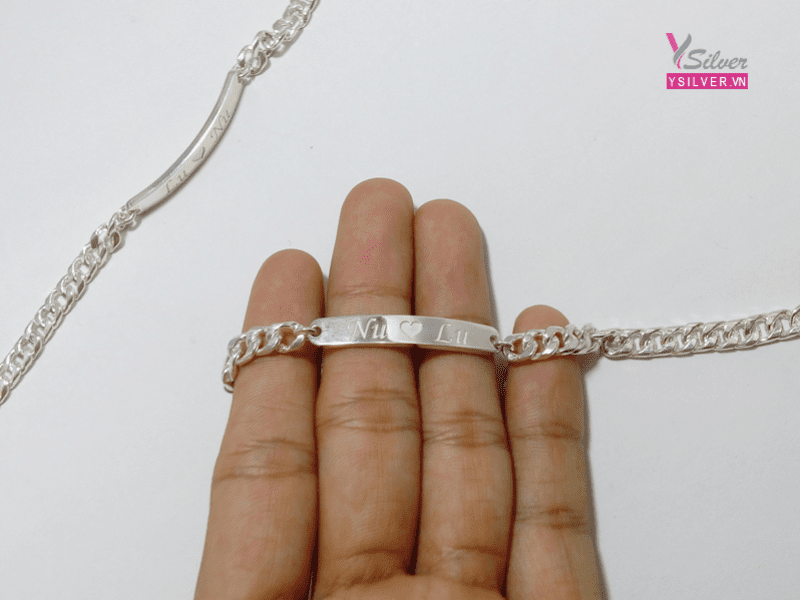 Lắc Tay Bạc Cặp Mặt khắc chữ kiểu khoen lật 2 - Tell A Story Lắc Tay Bạc Cặp Mặt khắc chữ kiểu khoen lật 2 - Tell A Story